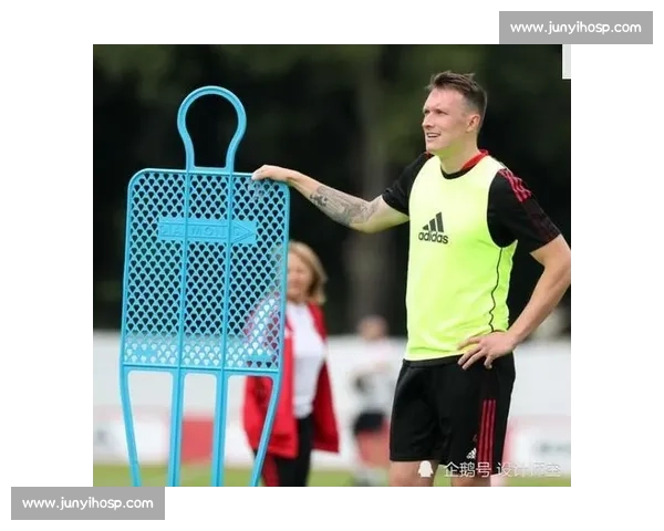 转会传闻再起多队角力明星去向悬而未决引热议夏窗暗流涌动博弈升级